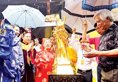 Hanoi casts 60 Saint Giong statues to mark Liberation Day  - ảnh 1